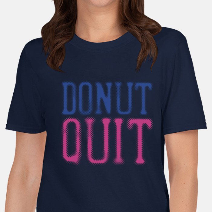تي شيرت للجنسين مطبوع عليه عبارة "Blurred Donut Quit"